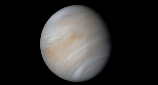 Imagen del hemisferio sur de Venus. La imagen fue tomada en longitudes de onda ultravioleta por la Venus Monitoring Camera (VMC) de la nave Venus Express de la ESA el 15 de mayo de 2006.