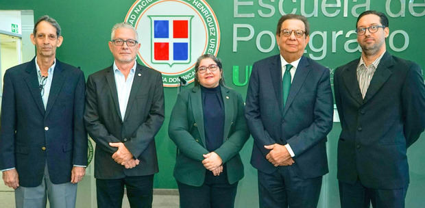 Silvestre de Moya, Alejandro Aguilar, Claudia Acra, rector UNPHU Miguel Fiallo Calderón y Sly de Moya.