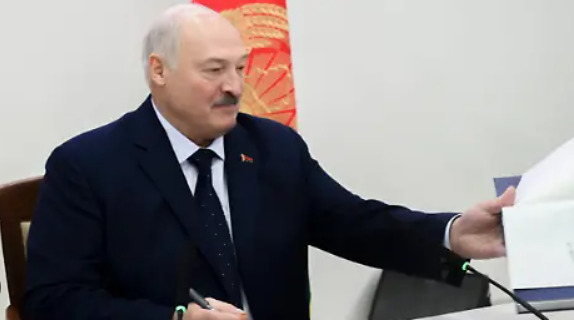 El autoritario Lukashenko es reelegido por otros cinco años pese a dura condena occidental