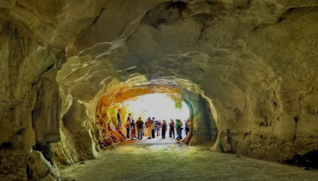 Academia de Ciencias pide frenar de inmediato la explotación minera en Cuevas del Pomier