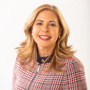 Sergia Elena de Séliman, candidata a la vicepresidencia por La Fuerza del Pueblo