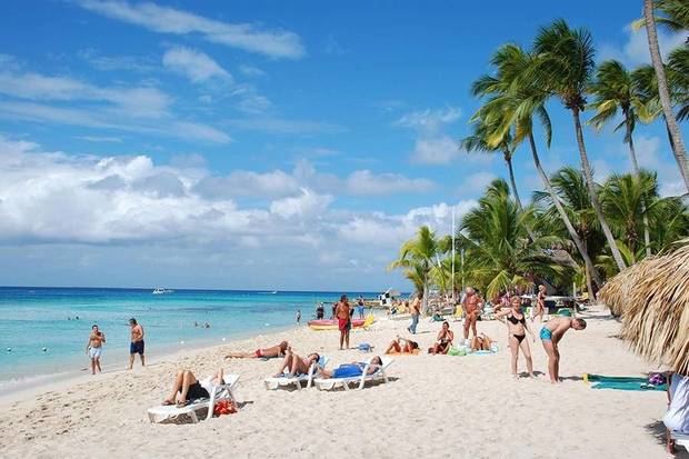 La llegada de turistas extranjeros a la República Dominicana, principal fuente de divisas del país, en los primeros diez meses del país.
