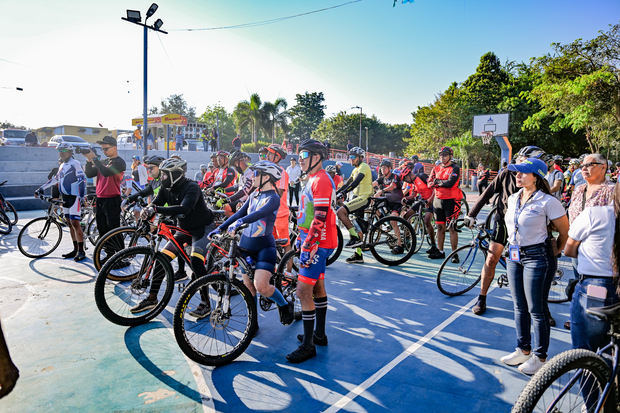 Santiago impulsa el ciclismo ecológico con la bicicletada Bicicleteando por el Yaque.