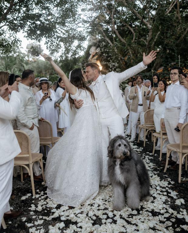 Julián Gil y Valeria Marín celebran su amor en una emotiva boda en Puerto Rico