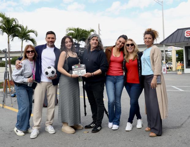 Elizabeth Gutiérrez y Julián Gil inician la filmación de 'Eva y Adán en Miami'