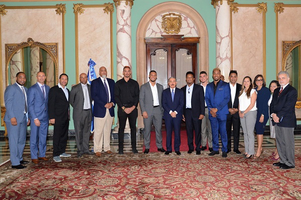 Danilo Medina e integrantes de la Asociación de Jugadores