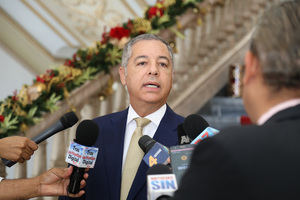 el ministro de Hacienda, Donald Guerrero.