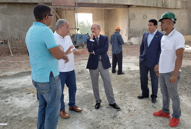 Presidente Danilo Medina supervisión de la construccion   Santuario Santo Cristo de los Milagros.