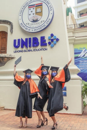 UNIBE gradúa 546 nuevos profesionales en graduación virtual
