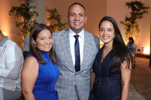 Jenny Díaz, Abraham Díaz y Sophia Sanabria.