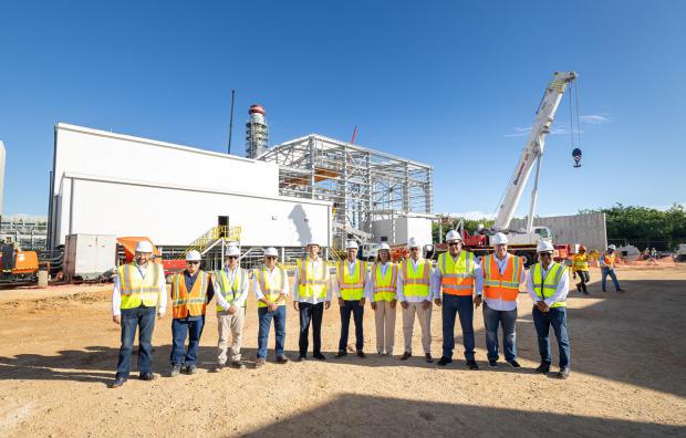 Ministro de Energía y Minas visita las instalaciones de la nueva planta Energas 4