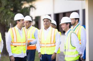 Ministro de Energía y Minas visita las instalaciones de la nueva planta Energas 4