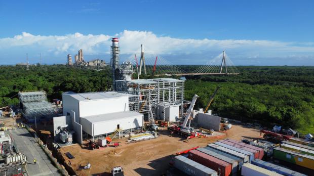 Ministro de Energía y Minas visita las instalaciones de la nueva planta Energas 4