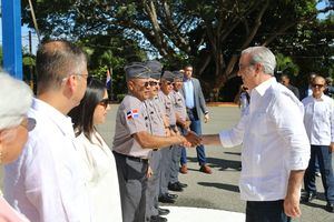 Presidente Abinader celebra almuerzos navideños con el Ejército y la Policía Nacional en Santo Domingo