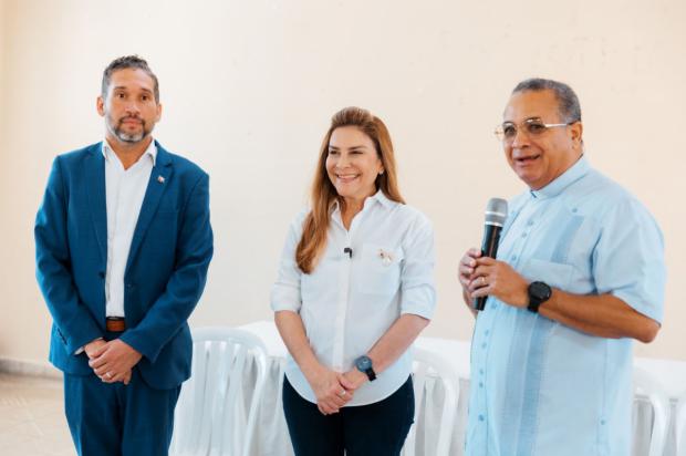 Carolina Mejía conversa con estudiantes de Capotillo sobre responsabilidad ciudadana