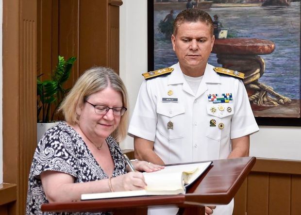 La embajadora del Reino Unido refuerza la cooperación marítima con la Armada Dominicana