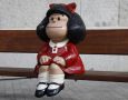 Una escultura de Mafalda en Madrid recuerda que Quino 'fue feliz' en la capital española